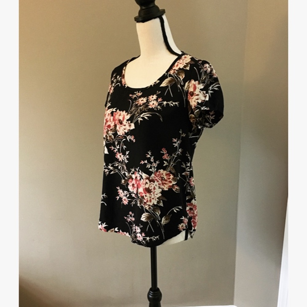 Cap sleeve navy / floral blouse